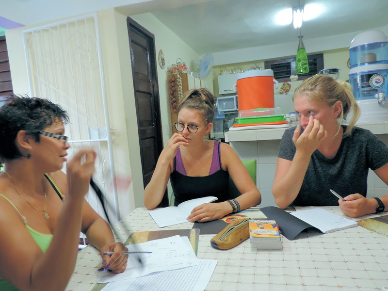 Language classes in Cuba